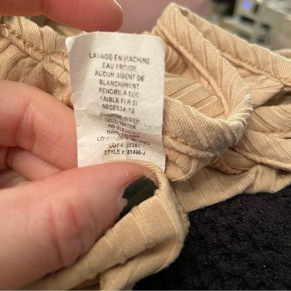 Livi by Olivia Rae women’s beige cropped ribbed tank cardigan set in size small - Picture 9 of 10